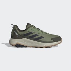 Buty Terrex Anylander Hiking. Brązowe buty trekkingowe męskie Adidas, z materiału, bez zapięcia, wspinaczkowe. Za 366.50 zł.