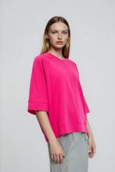 Bluza z krótkimi i szerokimi rękawami fuksjowa. Bluzy bez kaptura damskie MOODO, l, z bawełny. Za 89.99 zł.