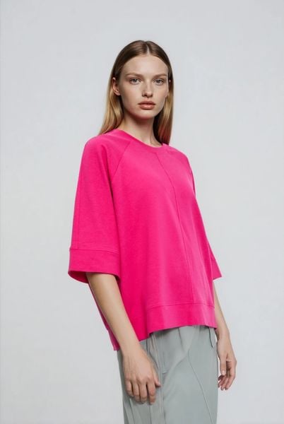 Bluza z krótkimi i szerokimi rękawami fuksjowa. Bluzy bez kaptura damskie MOODO, l, z bawełny. Za 89.99 zł.