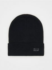 Czapka beanie z naszywką - czarny. Czarne czapki męskie Reserved, z aplikacjami. W wyprzedaży za 22.99 zł.