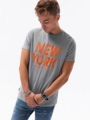 T-shirt męski z nadrukiem - szary V-24A. Szare t-shirty męskie Ombre Clothing, m, bez wzorów, z bawełny, bez kołnierzyka. W wyprzedaży za 29.99 zł.