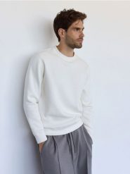 Gładka bluza z bawełną - złamana biel. Bluzy bez kaptura męskie Reserved, l, z bawełny. W wyprzedaży za 69.99 zł.