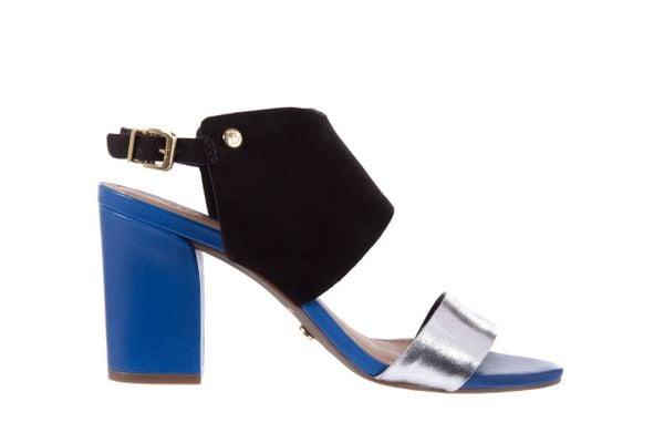 Sandały Bayla-067 122330 B Silver Black Lake, Czarny/ Granat/ Srebro, Skóra naturalna - 37. Niebieskie sandały damskie Bayla, bez wzorów, z nubiku, bez obcasa, na obcasie. W wyprzedaży za 89.10 zł.