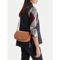 Torebka Beverly Hills Polo Club. Brązowe listonoszki damskie Beverly Hills Polo Club, bez wzorów, bez dodatków. Za 179.99 zł.