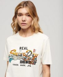 Superdry Koszulka Tokyo Relaxed 100% bawełna, krój relaxed – CREAM. Białe t-shirty damskie Superdry., bez wzorów, z bawełny, bez kołnierzyka. Za 172.25 zł.