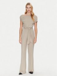 Guess Kombinezon W5GD89 KCTB0 Beżowy Regular Fit. Brązowe kombinezony damskie Guess, m, z aplikacjami, z wiskozy, bez kołnierzyka, bez ramiączek. Za 369.99 zł.