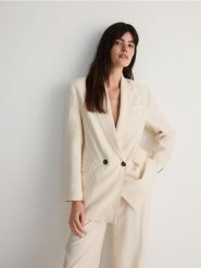 Dwurzędowa marynarka z modalu - złamana biel. Marynarki i żakiety damskie Reserved, l, bez wzorów, z tkaniny. W wyprzedaży za 119.99 zł.