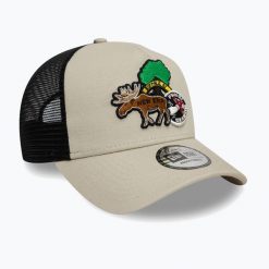 Czapka z daszkiem New Era NE Outdoor Patch Trucker. Brązowe czapki męskie New Era, bez wzorów. Za 139.99 zł.