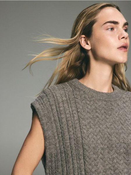 Kamizelka z ozdobnym splotem - brązowy. Brązowe kamizelki damskie Reserved, l, z dzianiny. Za 119.99 zł.