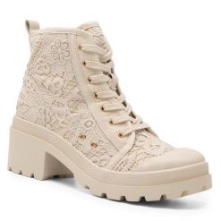 Trzewiki DeeZee. Brązowe botki damskie DeeZee, bez obcasa, na słupku, bez zapięcia. Za 199.99 zł.