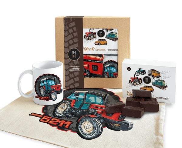 Zetor 5211 — paczka (Zawartość paczki: koszulka, torba, kubek, słodycze; Rozmiar koszulki / bluzy: M (damska); Kolor koszulki / bluzy: biały; Rodzaj n. Białe t-shirty damskie nikiniki, m, bez wzorów, z bawełny, bez kołnierzyka. Za 179.00 zł.