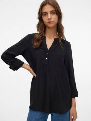 Vero Moda Bluzka w kolorze czarnym rozmiar: M. Czarne bluzki damskie Vero Moda, m, bez wzorów, z wiskozy, bez kołnierzyka, bez ramiączek. Za 61.60 zł.