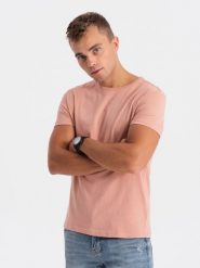 T-shirt męski bawełniany BASIC - różowy V9. Czerwone t-shirty męskie Ombre Clothing, m, bez wzorów, z bawełny, bez kołnierzyka. W wyprzedaży za 19.99 zł.