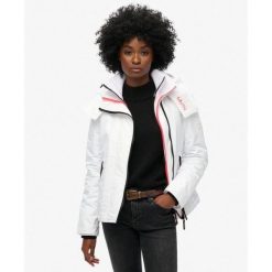 Kurtka przeciwwiatrowa z kapturem na góry. Białe kurtki damskie Superdry., bez wzorów, z kapturem. W wyprzedaży za 502.55 zł.