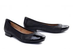 RIEKER 51998-00 black, czółenka damskie. Czarne czółenka damskie Rieker, bez wzorów, bez obcasa, na obcasie. Za 299.90 zł.