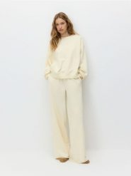 Gładka bluza z bawełną - kremowy. Białe bluzy bez kaptura damskie Reserved, l, z bawełny. Za 89.99 zł.