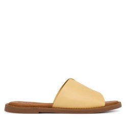 Klapki Tamaris. Żółte klapki damskie Tamaris, bez wzorów, bez obcasa. Za 269.99 zł.