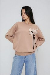 Bluza z kwiatem beżowa. Brązowe bluzy bez kaptura damskie MOODO, l, z bawełny. Za 129.99 zł.