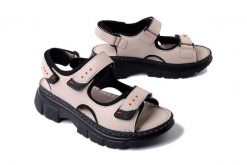 ARTIKER RELAKS 56C0471 beżowy, sandały damskie. Brązowe sandały damskie Artiker Relaks, bez wzorów, bez obcasa, na płaskiej podeszwie. Za 167.93 zł.