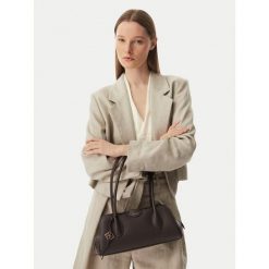 Torebka Calvin Klein. Brązowe torebki klasyczne damskie CALVIN KLEIN, bez wzorów, bez dodatków. Za 649.99 zł.