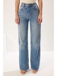 Trendyol Dżinsy - Comfort fit - w kolorze niebieskim rozmiar: 40. Niebieskie jeansy damskie Trendyol, z podwyższonym stanem. Za 156.60 zł.