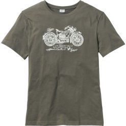 T-shirt z nadrukiem bonprix ciemnooliwkowy. Zielone t-shirty męskie bonprix, m, bez wzorów, bez kołnierzyka. Za 29.99 zł.