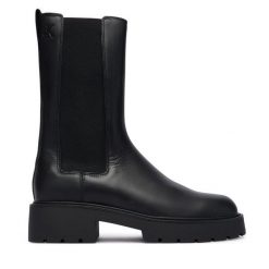 Sztyblety Calvin Klein. Czarne botki damskie CALVIN KLEIN, bez obcasa, na płaskiej podeszwie, bez zapięcia. Za 639.99 zł.