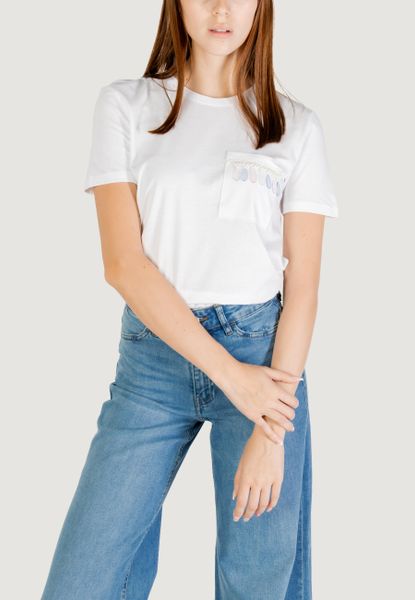 Koszulka crop top Kobieta ONLY ONLELIS S/S DETAIL POCKET TEE CS JRS. Białe t-shirty damskie Only, m, bez wzorów, z bawełny, bez kołnierzyka. Za 126.20 zł.