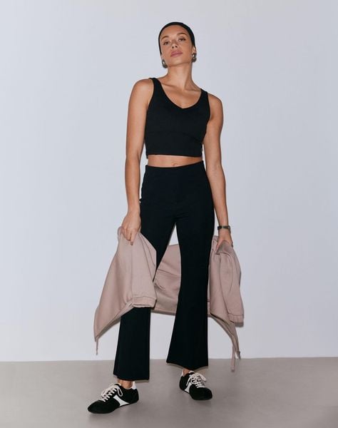 Damskie legginsy z mieszanki modalu, rozszerzane, wysoki stan Luxe czarne. Czarne legginsy damskie Aim'n, bez wzorów, z elastanu. Za 423.00 zł.