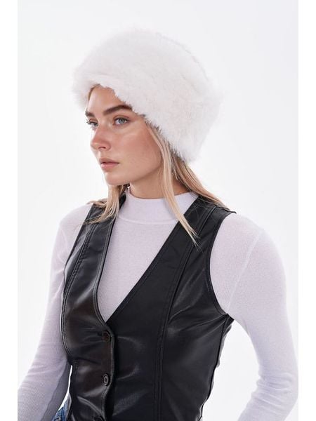 Lucky Bees Czapka w kolorze białym rozmiar: onesize. Białe czapki zimowe damskie Lucky Bees, z futra. Za 130.50 zł.