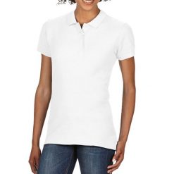 Damska Koszulka Polo Softstyle 172 Piqué. Białe bluzki sportowe damskie Gildan, s, bez wzorów, bez ramiączek. Za 69.99 zł.