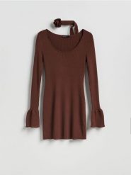 Sukienka z wiskozą - brązowy. Brązowe sukienki damskie Reserved, l, bez wzorów, z dzianiny, bez kołnierzyka, bez ramiączek, dopasowane. Za 159.99 zł.