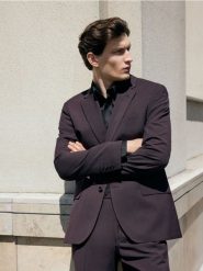Marynarka slim fit z domieszką wiskozy - mahoniowy. Brązowe marynarki męskie Reserved, bez wzorów, z wiskozy. Za 359.99 zł.