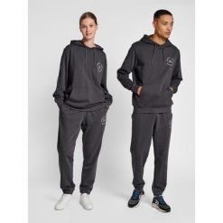 Bluza z kapturem Hummel Legacy Loyalty. Niebieskie bluzy sportowe damskie HUMMEL, na jesień, s, bez wzorów, z bawełny, bez ramiączek, długie, z kapturem. Za 255.35 zł.