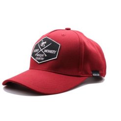 Czapka trucker –5 paneli –poliester z recyklingu /dla dorosłych (czerwony). Czerwone czapki męskie SURF MONKEY, bez wzorów, z poliesteru, sportowe. Za 159.95 zł.