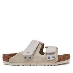 Klapki Birkenstock. Brązowe klapki damskie Birkenstock, bez wzorów, bez obcasa. Za 459.99 zł.