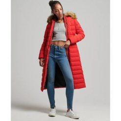 Damska długa kurtka Superdry Arctic. Czerwone kurtki damskie Superdry., bez wzorów, z puchu, bez kaptura. Za 763.80 zł.