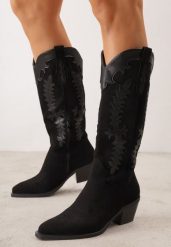 Czarne Kozaki w Stylu Kowbojek na Stożku z Haftami i Tłoczeniami Clila. Czarne kozaki damskie Renee, z jeansu, bez obcasa, na obcasie. Za 199.99 zł.