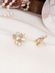 Pierres de Jade Pozłacane kolczyki-wkrętki z cyrkoniami rozmiar: onesize. Białe kolczyki damskie Pierres de Jade, z cyrkonią, pozłacane. Za 56.99 zł.