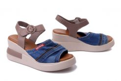 ARTIKER RELAKS 54C0208 jeans, sandały damskie. Niebieskie sandały damskie Artiker Relaks, bez wzorów, z gumy, bez obcasa, na koturnie. Za 167.94 zł.
