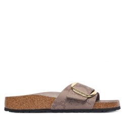 Klapki Birkenstock. Brązowe klapki damskie Birkenstock, bez wzorów, bez obcasa. Za 420.99 zł.