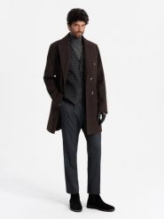 Dwurzędowy płaszcz męski z ozdobnymi guzikami – ciemnobrązowy V3 OM-COWC-0109 - XXL. Brązowe płaszcze męskie Ombre Clothing, l, bez wzorów, z materiału, eleganckie. Za 299.99 zł.