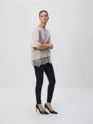 T-shirt z koronką - beżowy. Brązowe t-shirty damskie Reserved, l, bez wzorów, z bawełny, bez kołnierzyka. Za 89.99 zł.