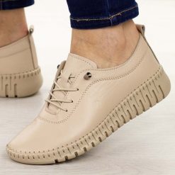 Beżowe skórzane półbuty damskie T.Sokolski 4000. Brązowe półbuty damskie Sokolski, bez wzorów, z jeansu, biznesowe, z okrągłym noskiem, bez obcasa, na płaskiej podeszwie. Za 249.00 zł.