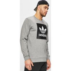 Adidas Originals - Bluza. Szare bluzy bez kaptura męskie adidas Originals, l, z bawełny. W wyprzedaży za 199.90 zł.