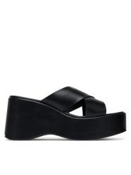 DeeZee Klapki F22067-4 Czarny. Czarne klapki damskie DeeZee, bez wzorów, z materiału, bez obcasa. Za 139.99 zł.