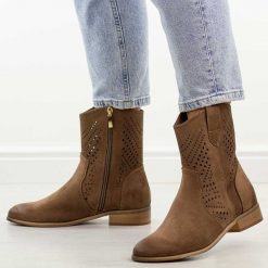 Beżowe ażurowe zamszowe botki damskie Potocki 12455. Brązowe botki damskie POTOCKI, na jesień, z jeansu, biznesowe, bez obcasa, na płaskiej podeszwie, bez zapięcia. Za 229.00 zł.
