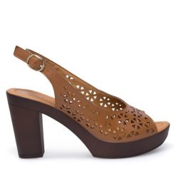 Sandały Lasocki. Brązowe sandały damskie Lasocki, bez wzorów, bez obcasa, na słupku. Za 125.99 zł.