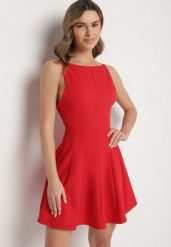 Czerwona Rozkloszowana Sukienka Ozdobiona Przeszyciami Kinetela. Czerwone sukienki damskie Born2be, na imprezę, m, bez wzorów, eleganckie, bez kołnierzyka, bez ramiączek, mini, rozkloszowane. W wyprzedaży za 95.99 zł.