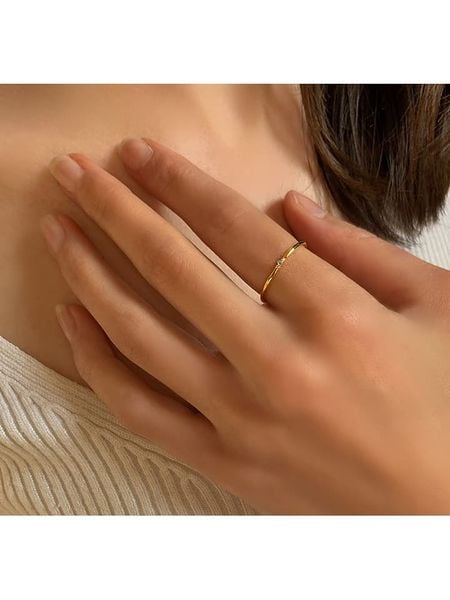 Les Petites Précieuses Pozłacany pierścionek z diamentem rozmiar: 60. Żółte pierścionki damskie Les Petites Précieuses, z diamentem, pozłacane. Za 113.90 zł.